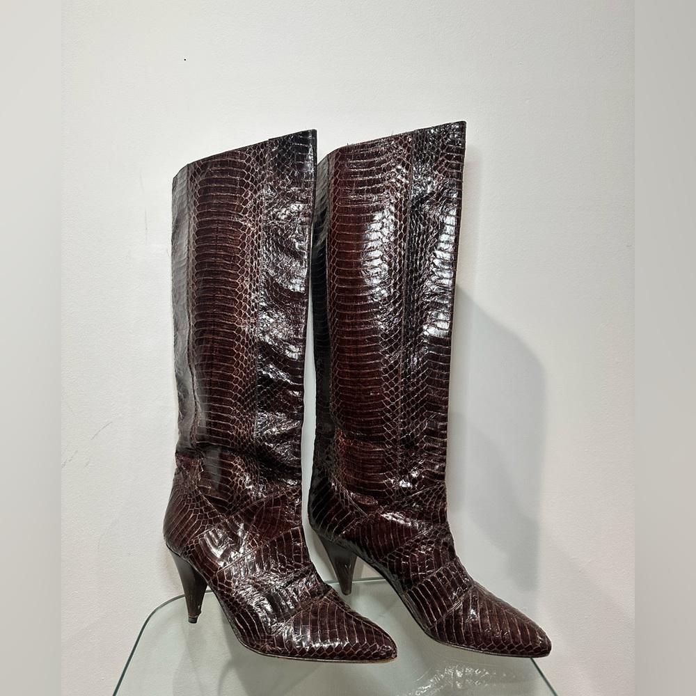 Vintage Brown Leather Heeled Boots in size 8.5.